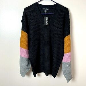 Evelyn Taylor NWT V-Neck Sweater – Colorblock Striped Sleeves – Size Medium